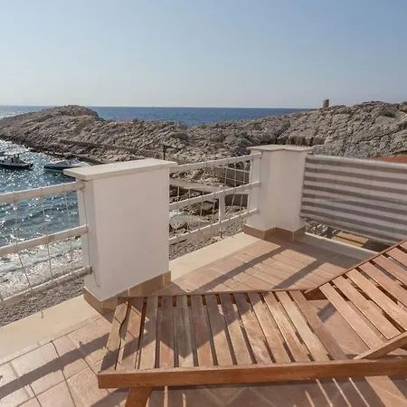 Robinson Elizabeta Zarače