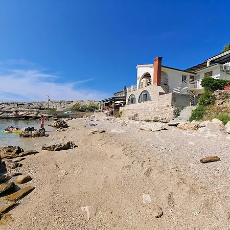 Robinson Elizabeta Apartman Zarace