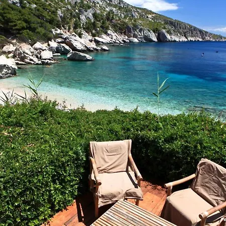 Robinson Elizabeta Zarace