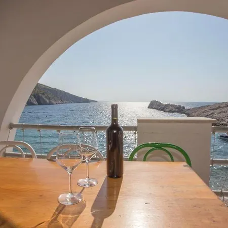 Robinson Elizabeta *